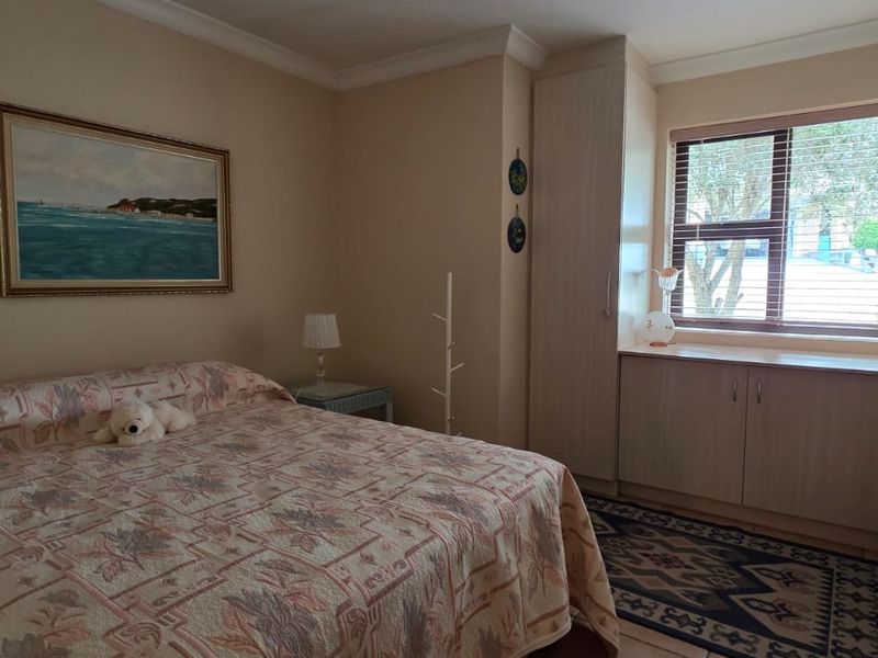 This well-located home offers comfort, tranquility, and scenic surroundings right from your bedroom - Photo 9