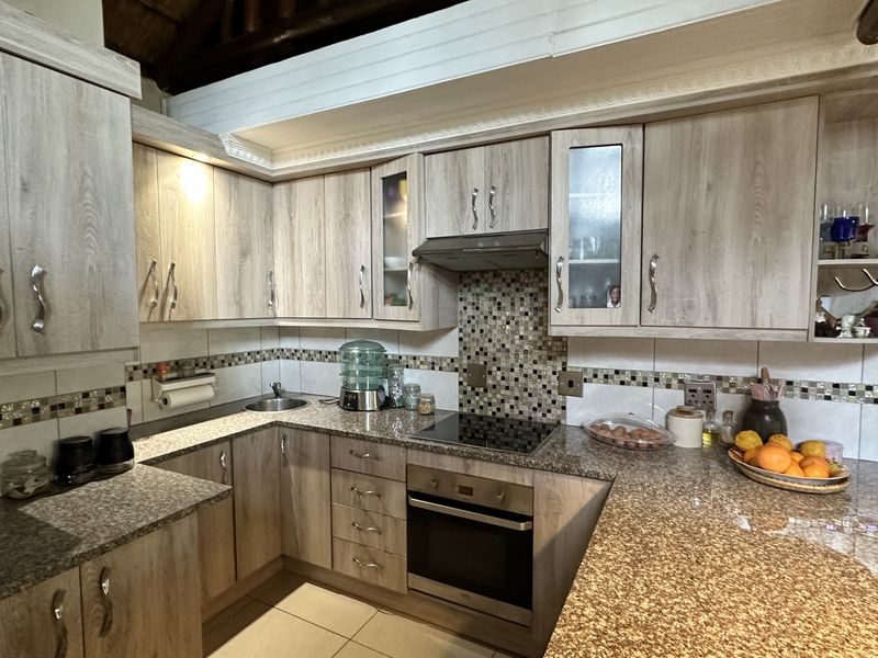 This Neat, Cosy Family Home Is a Holiday All Year - Photo 5