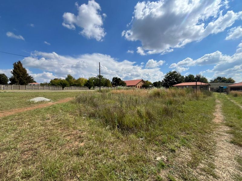 A Fresh Start Begins Here — Secure Your Vacant Stand Today! - Photo 2