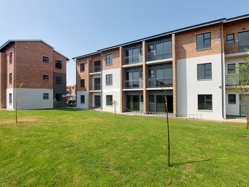 Move-In Ready Second-Floor Luxury Apartment | 2 Beds, 2 Baths from R888,000 - Photo 8