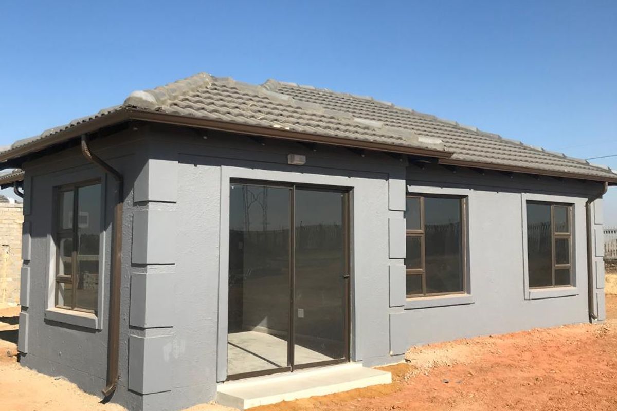 NEW DEVELOPMENT THREE BEDROOM IN SHARON PARK LIFESTYLE ESTATE - Photo 4