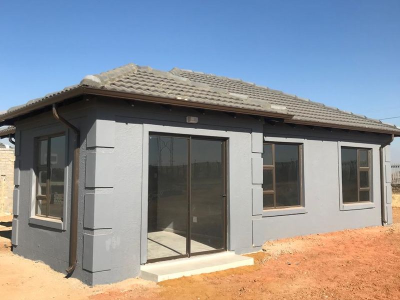 NEW DEVELOPMENT THREE BEDROOM IN SHARON PARK LIFESTYLE ESTATE - Photo 4