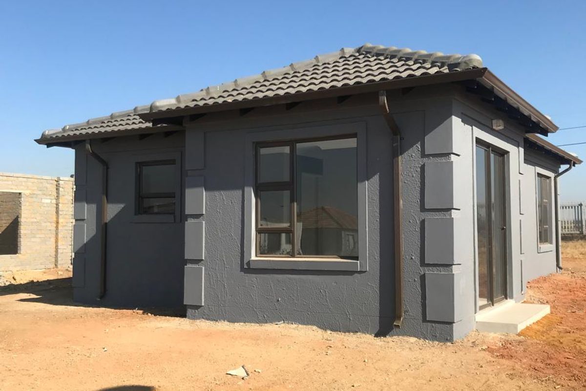 NEW DEVELOPMENT THREE BEDROOM IN SHARON PARK LIFESTYLE ESTATE - Photo 3