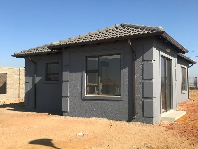 NEW DEVELOPMENT THREE BEDROOM IN SHARON PARK LIFESTYLE ESTATE - Photo 3