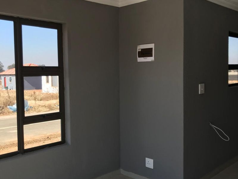 NEW DEVELOPMENT THREE BEDROOM IN SHARON PARK LIFESTYLE ESTATE - Photo 8