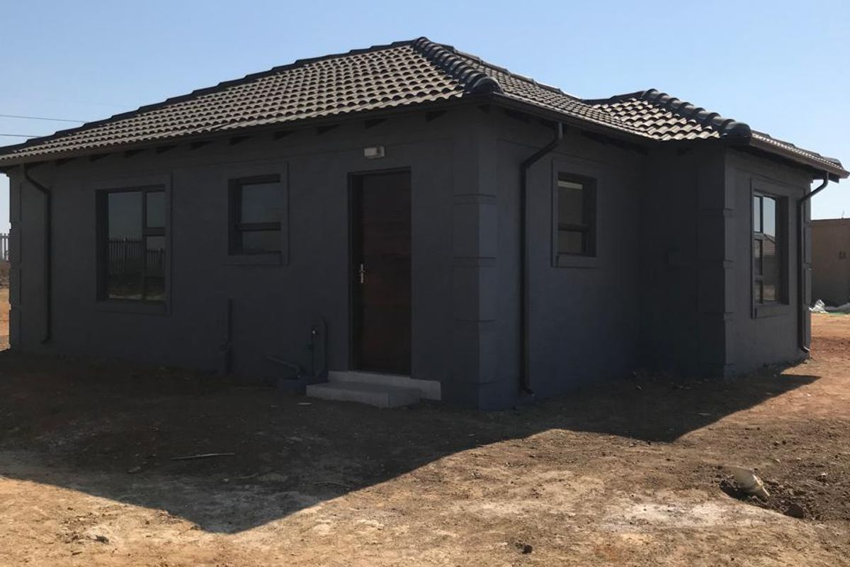 NEW DEVELOPMENT THREE BEDROOM IN SHARON PARK LIFESTYLE ESTATE - Photo 2