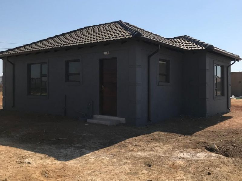 NEW DEVELOPMENT THREE BEDROOM IN SHARON PARK LIFESTYLE ESTATE - Photo 2