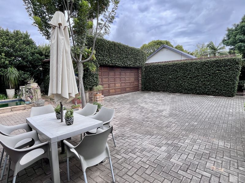 Secluded 3-Bedroom Gem - Photo 2