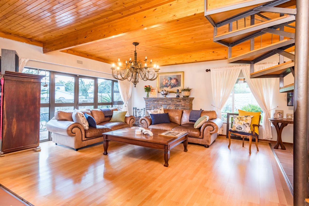 Family Home, Perfect For Extended Family, With The Right Address ... - Photo 5