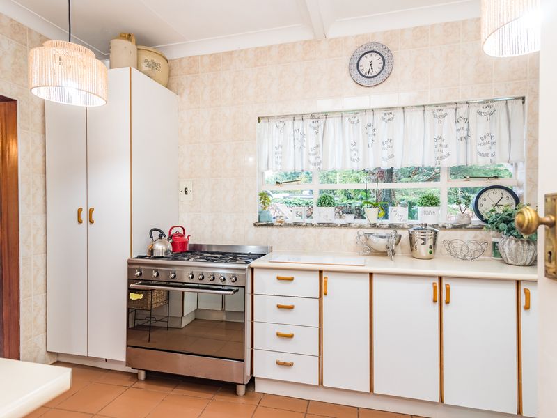 Family Home, Perfect For Extended Family, With The Right Address ... - Photo 9