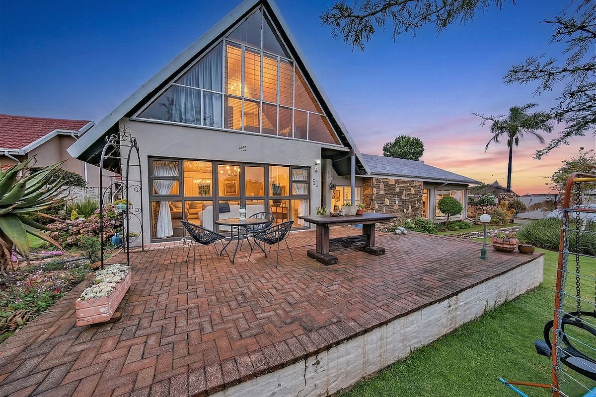 Family Home, Perfect For Extended Family, With The Right Address ... - Photo 2