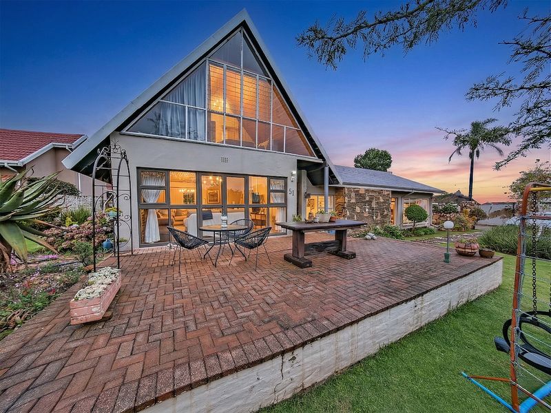 Family Home, Perfect For Extended Family, With The Right Address ... - Photo 2