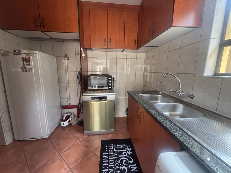 Double storey in a Secure Upmarket Estate - Photo 5