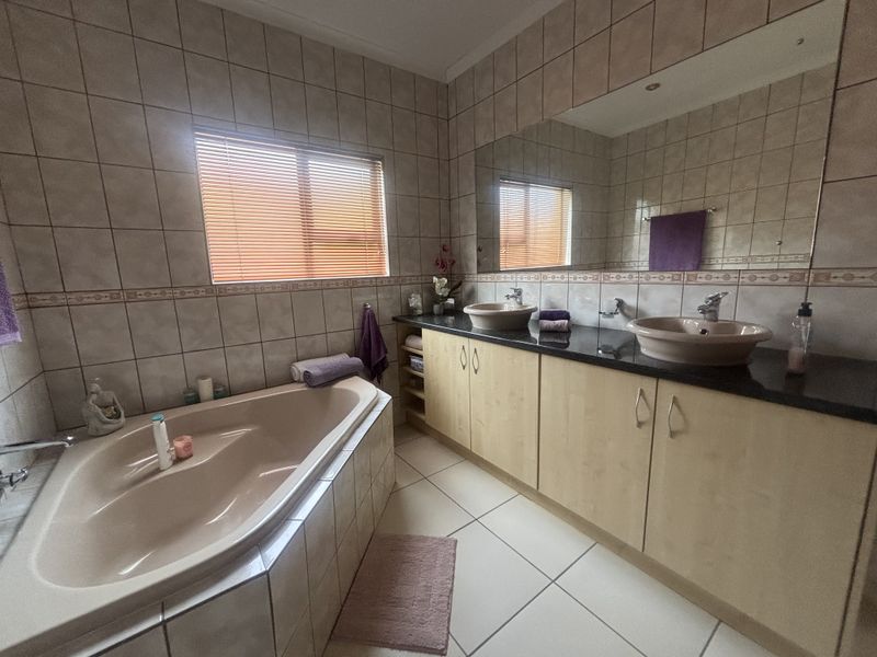 Double storey in a Secure Upmarket Estate - Photo 10