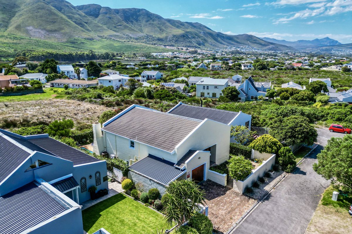 4 Bedroom Double Storey Home | Dual Living & Income Potential - Photo 3