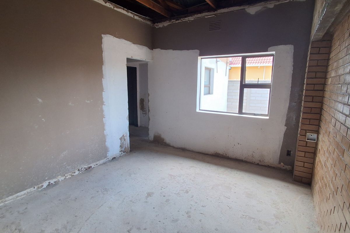 3 Bedroom Renovation Opportunity for Sale in Selection Park, Springs - Photo 3