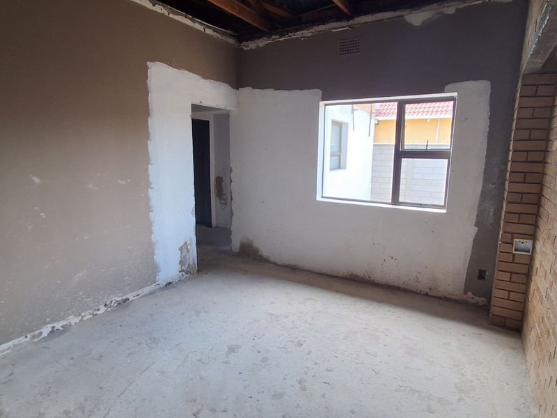 3 Bedroom Renovation Opportunity for Sale in Selection Park, Springs - Photo 3