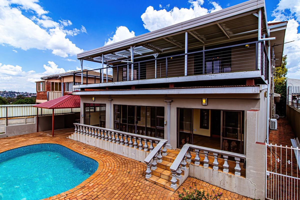 Luxury Double-Storey Home with Cottage | Premium Location - Photo 2