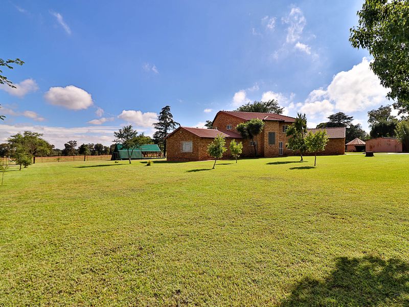 Rare Gem - Two Homes • Warehouse • Solar Option • 9.25ha – One Incredible Property - Photo 3
