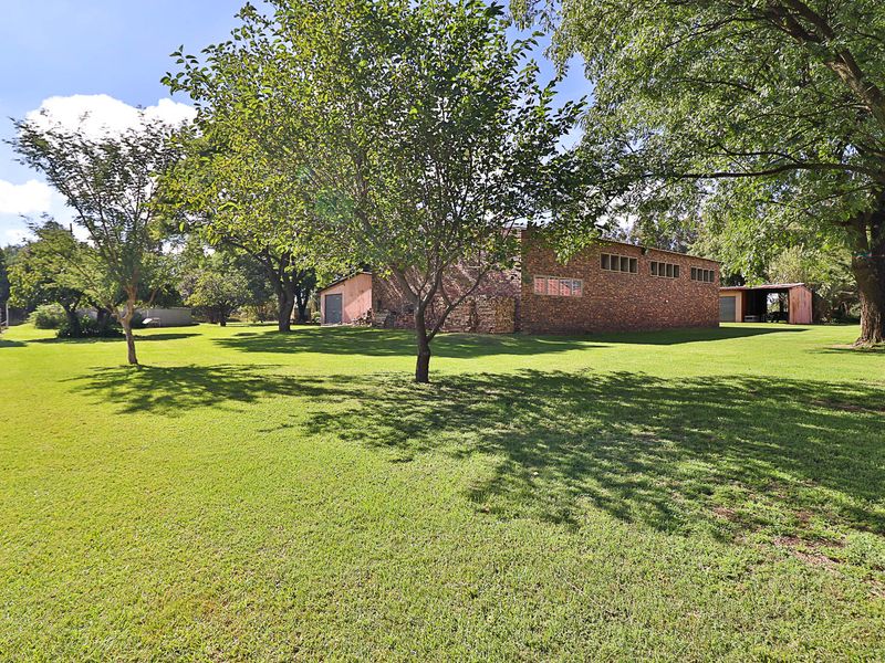 Rare Gem - Two Homes • Warehouse • Solar Option • 9.25ha – One Incredible Property - Photo 7