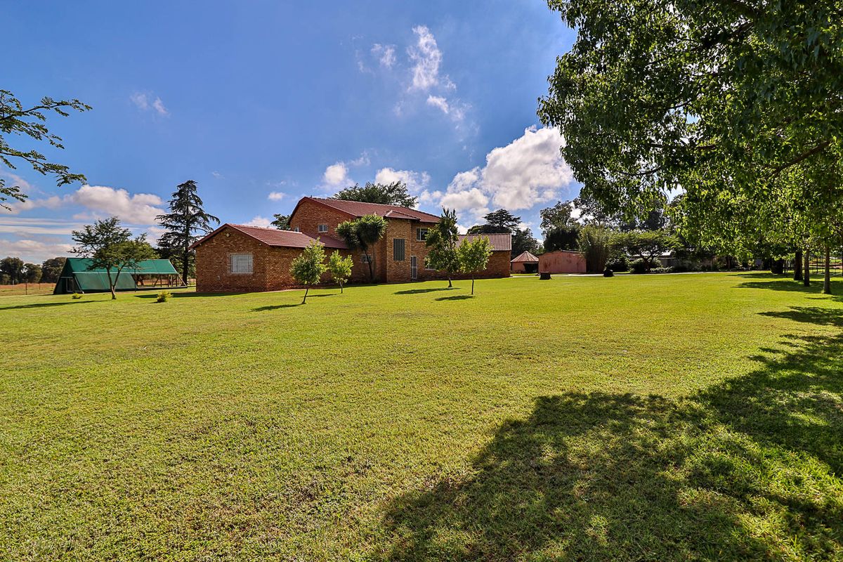 Rare Gem - Two Homes • Warehouse • Solar Option • 9.25ha – One Incredible Property - Photo 4