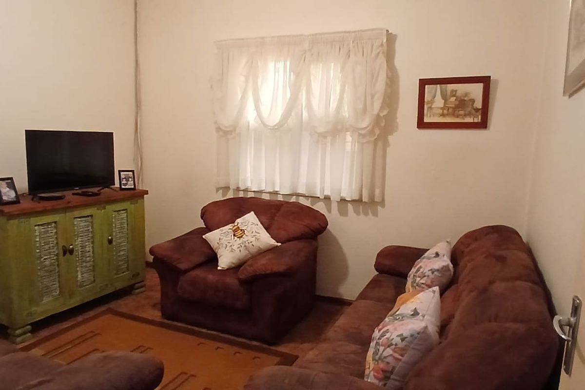 Stylish bedroom apartment block in a prime location, offering modern amenities and vibrant community - Photo 2