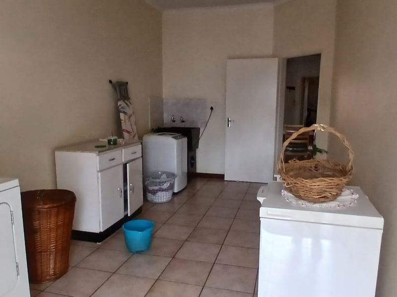 Stylish bedroom apartment block in a prime location, offering modern amenities and vibrant community - Photo 10