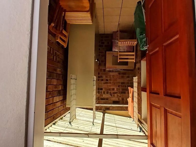 Stylish bedroom apartment block in a prime location, offering modern amenities and vibrant community - Photo 8