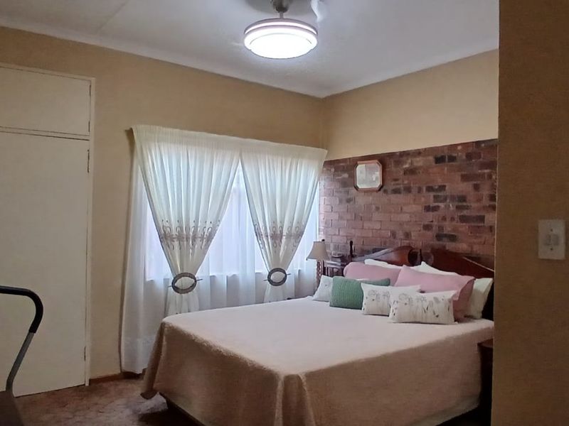 Stylish bedroom apartment block in a prime location, offering modern amenities and vibrant community - Photo 7