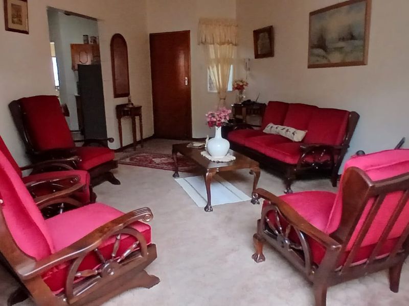 Stylish bedroom apartment block in a prime location, offering modern amenities and vibrant community - Photo 3