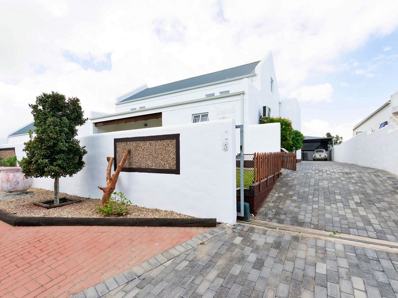 This one-of-a-kind home offers a truly unique layout and lifestyle. - Photo 6