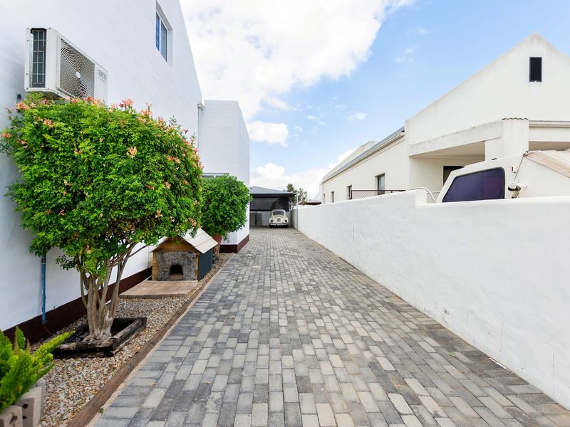 This one-of-a-kind home offers a truly unique layout and lifestyle. - Photo 9