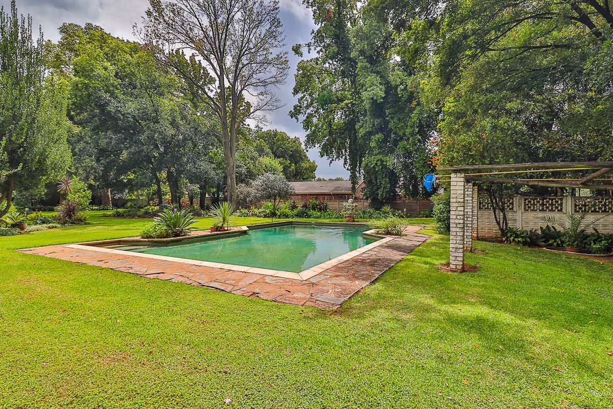 Investors Dream: Prime Meyerton Development Site – Double Stand, Solar, Borehole & Income Units - Photo 3