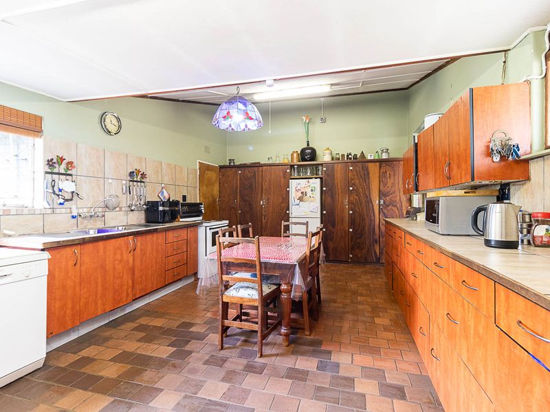 Investors Dream: Prime Meyerton Development Site – Double Stand, Solar, Borehole & Income Units - Photo 9