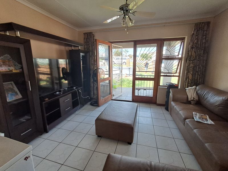 Cozy 2-Bedroom Unit with Carport, Braai Area and Remote Gate - Photo 7