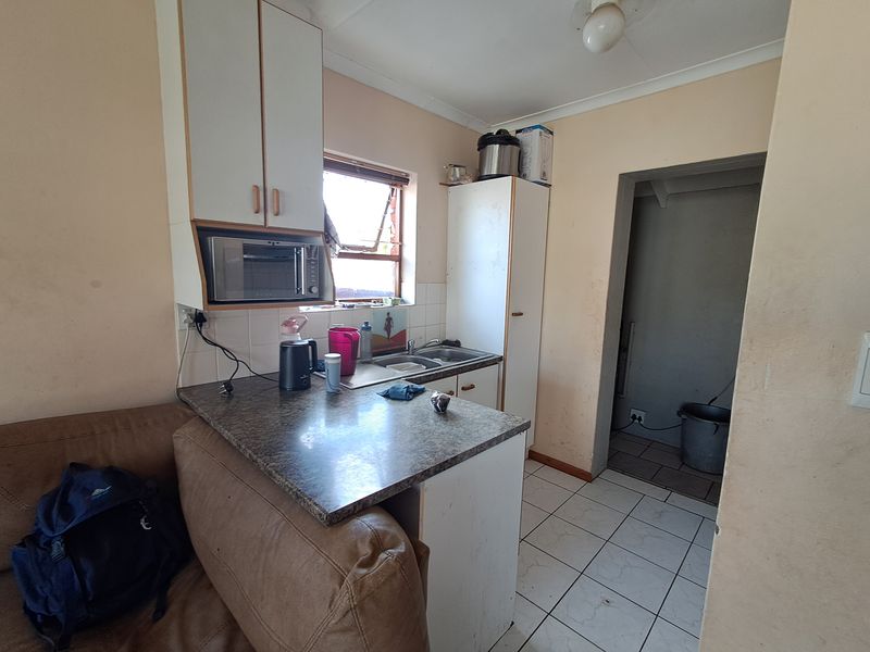 Cozy 2-Bedroom Unit with Carport, Braai Area and Remote Gate - Photo 8