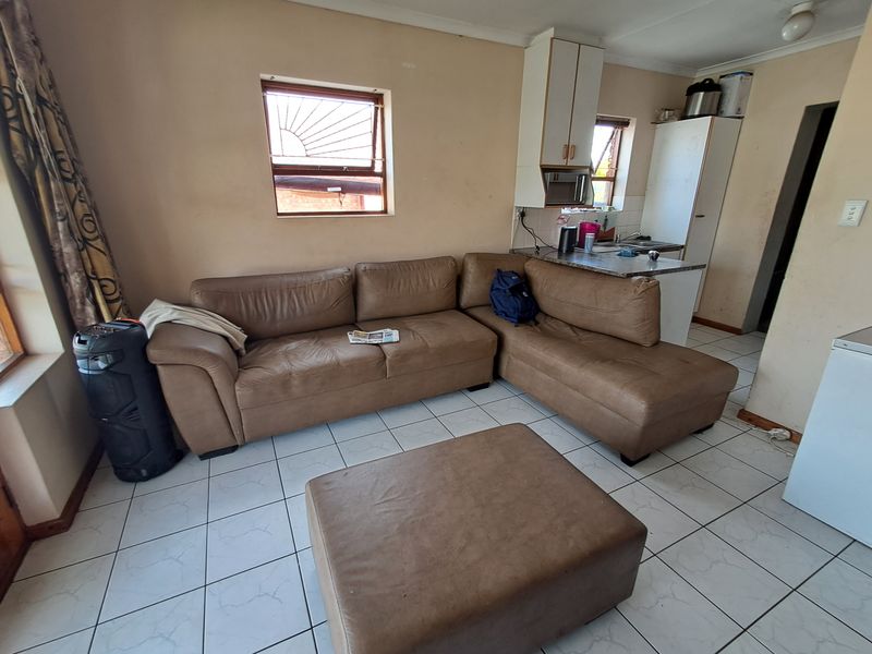 Cozy 2-Bedroom Unit with Carport, Braai Area and Remote Gate - Photo 6