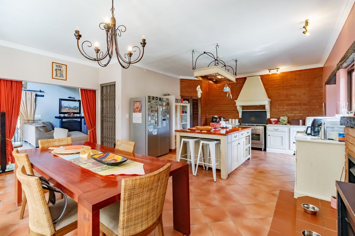 Charming Thatch Retreat with Flexible Living in Sought-After Carlswald Lifestyle Estate - Photo 4