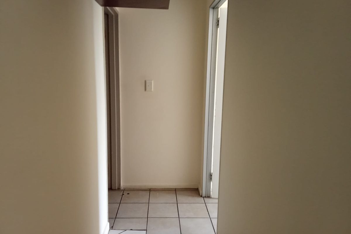 Perfect 2 bedroom apartment in Braamfontein - Photo 5