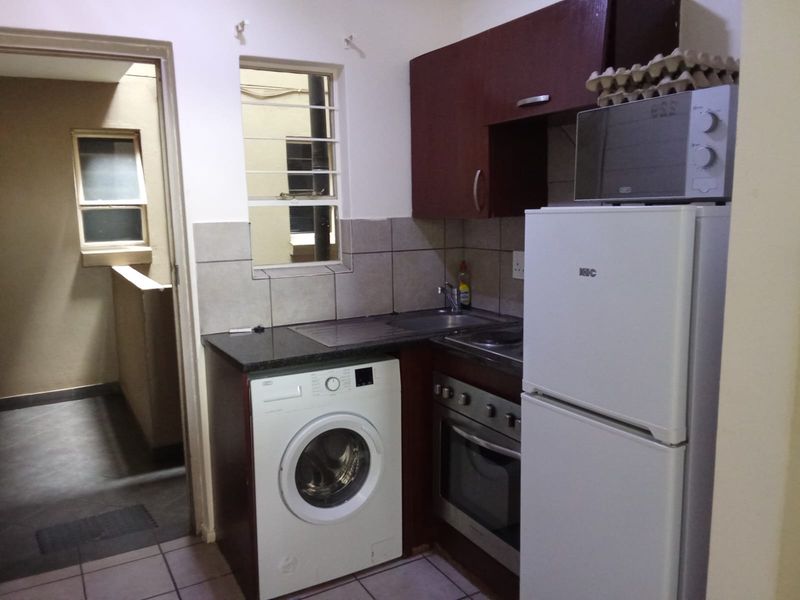 Perfect 2 bedroom apartment in Braamfontein - Photo 3