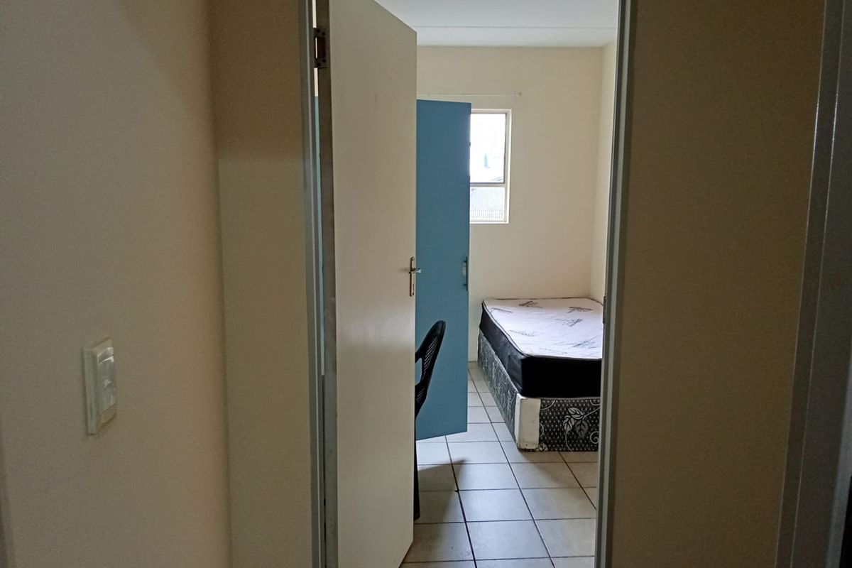 Ultimate 2 bedroom unit in braamfontein for sale - Photo 4