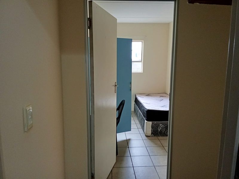 Ultimate 2 bedroom unit in braamfontein for sale - Photo 4