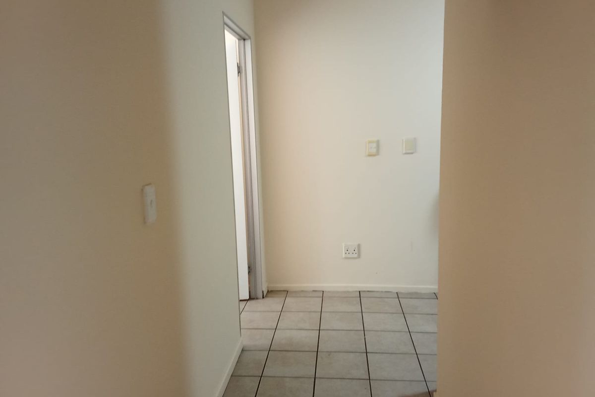 Ultimate 2 bedroom unit in braamfontein for sale - Photo 3