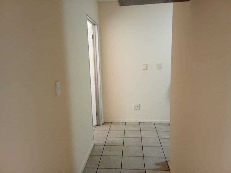 Ultimate 2 bedroom unit in braamfontein for sale - Photo 3