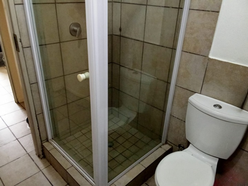 Ultimate 2 bedroom unit in braamfontein for sale - Photo 9