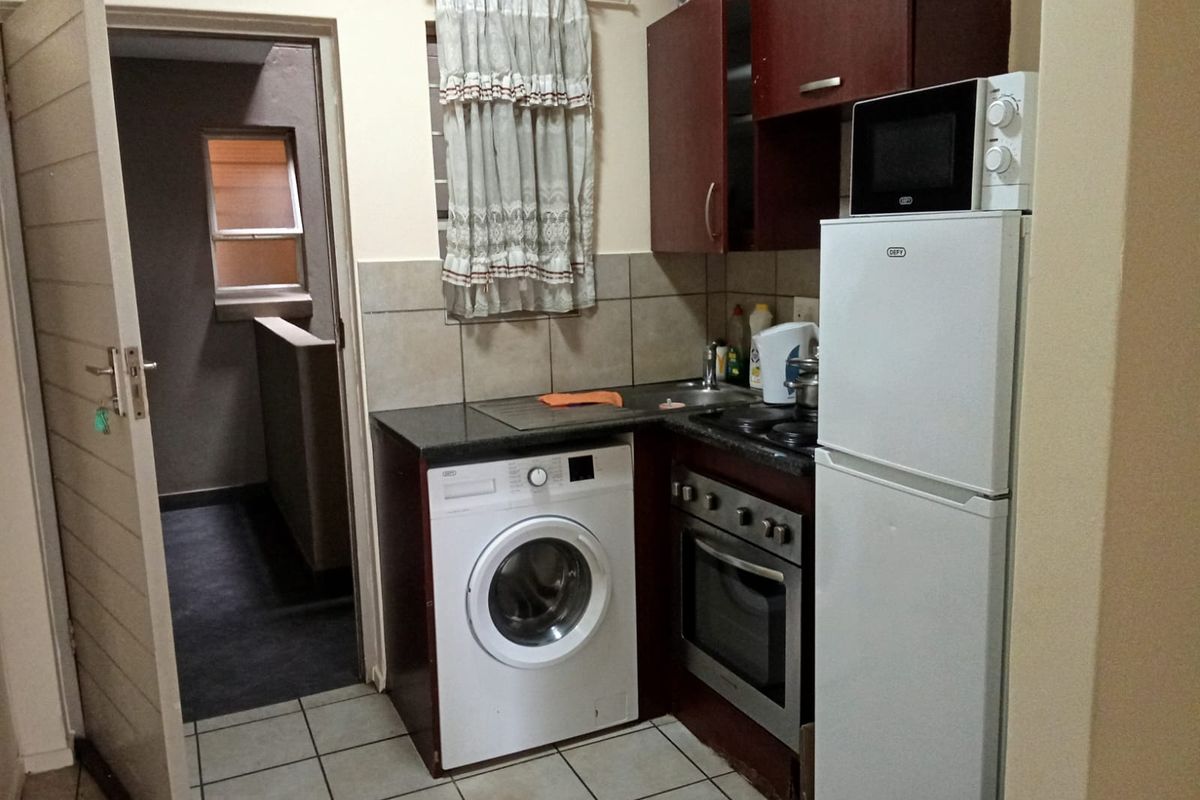 Ultimate 2 bedroom unit in braamfontein for sale - Photo 2
