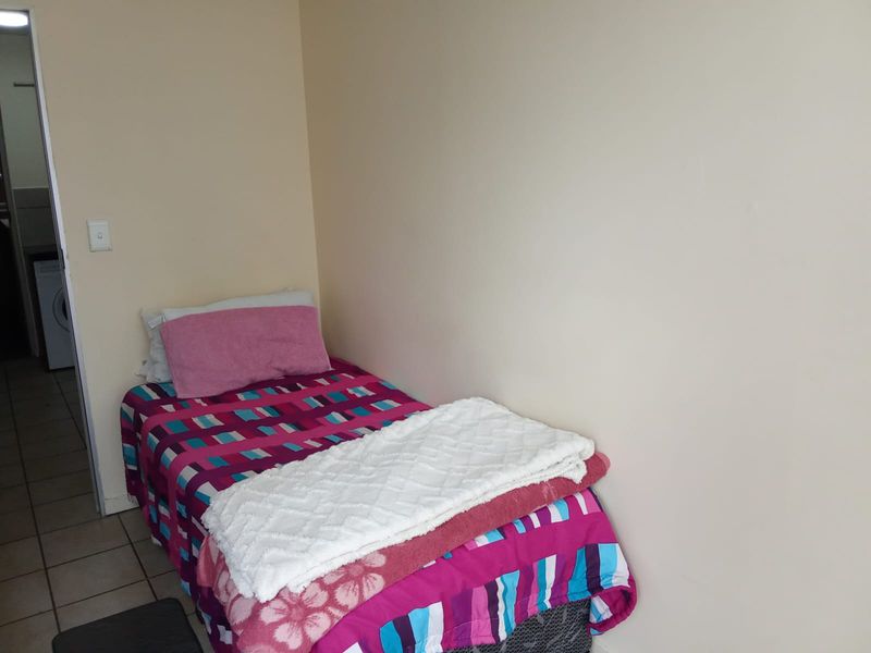 Ultimate 2 bedroom unit in braamfontein for sale - Photo 6