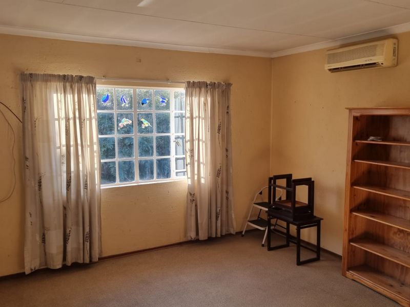 Charming three bedroom house with one bedroom cottage - Photo 3