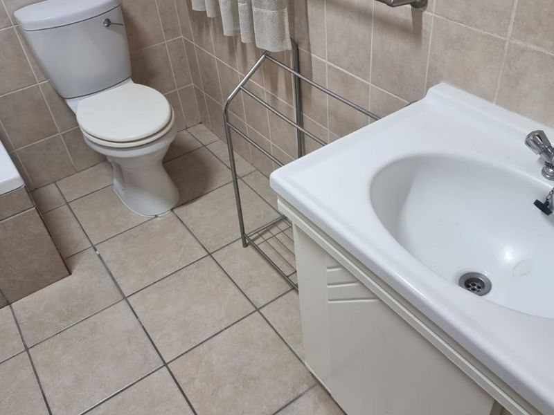 Charming three bedroom house with one bedroom cottage - Photo 9