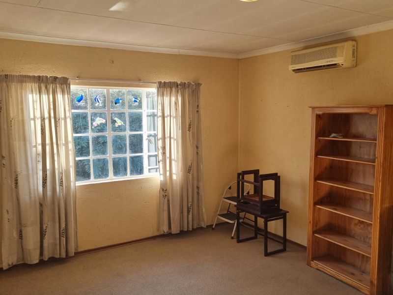 Charming three bedroom house with one bedroom cottage - Photo 6